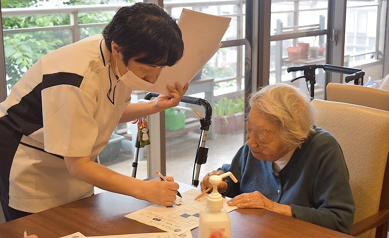 二人三脚で挑戦！脳トレの時間