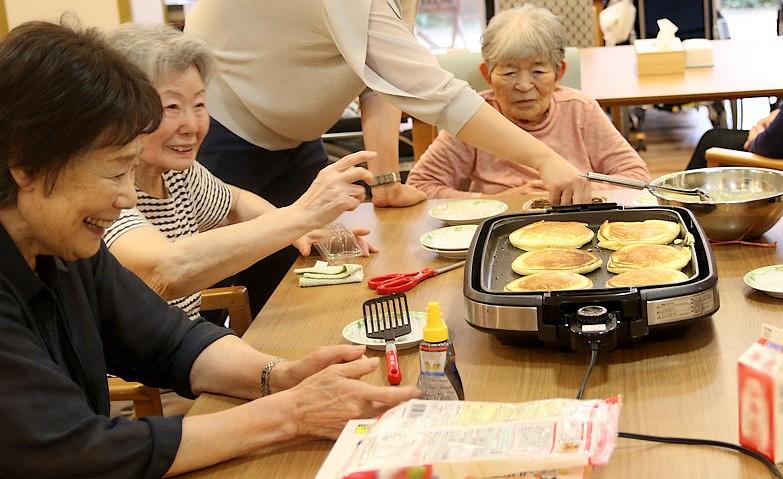 大盛り上がり！パンケーキづくり			