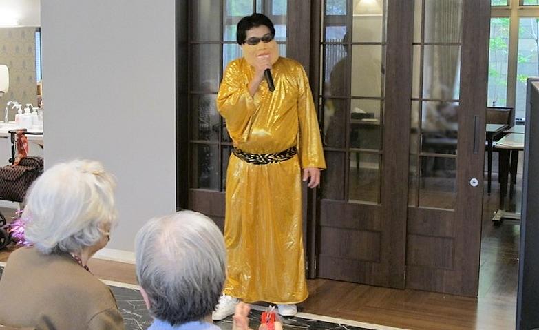 有名歌手来訪!?