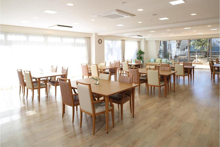1F リビングルーム兼食堂兼機能訓練室