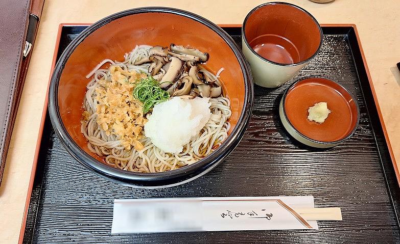 おそば屋さんへ			