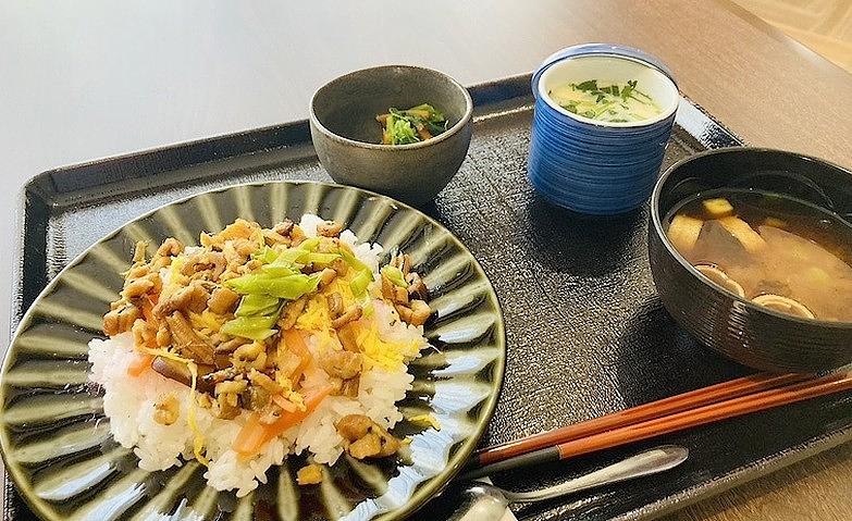 毎月1日のお昼ご飯は…